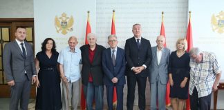 Đukanoviću i Crnogorcima iz Srbije čestitke samo od Nenada Čanka i Zorana Vuletića
