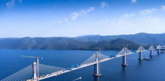 Ugrađuje se i zadnji segment Pelješkog mosta