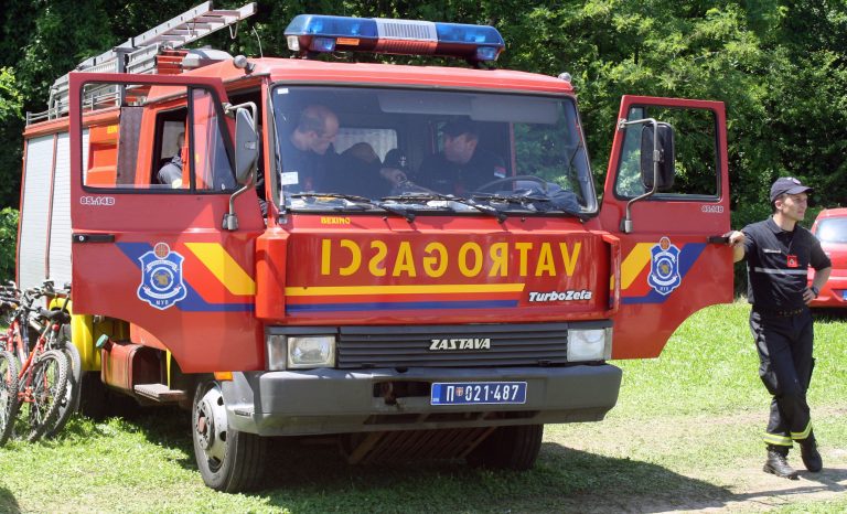 Nišlije pomažu u gašenju požara u Grčkoj