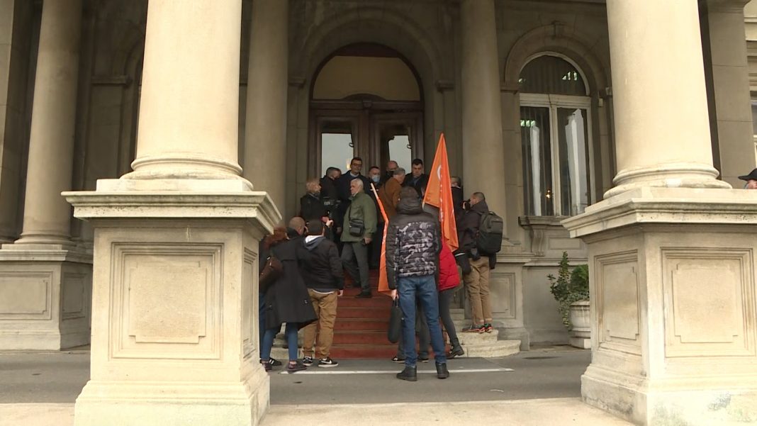 Pokret za preokret blokirao ulaz u Skupštinu grada