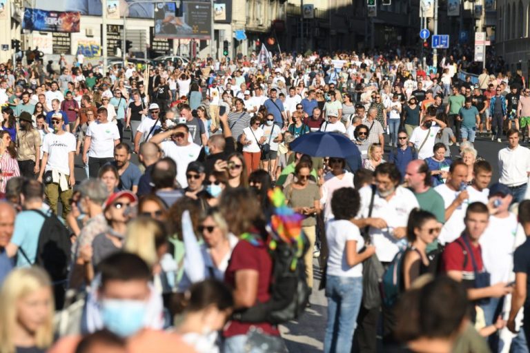 Demonstranti pokušali da probiju kordon kako bi blokirali most Gazela