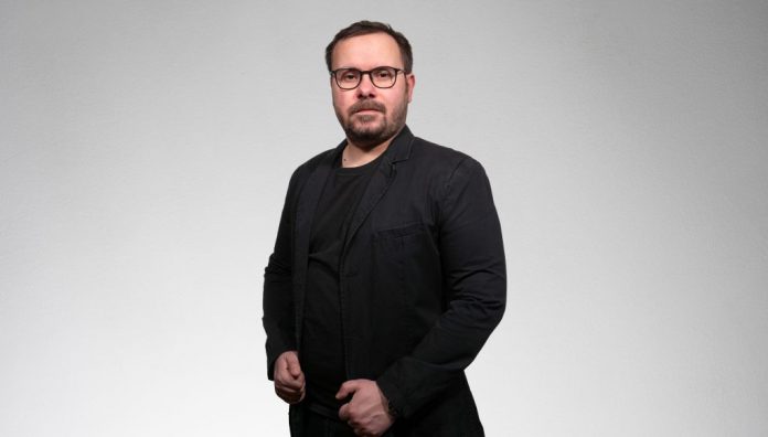 Aleksej-Kisjuhas_Website_Photo_by_Luca_Marziale_Danas-1024x582