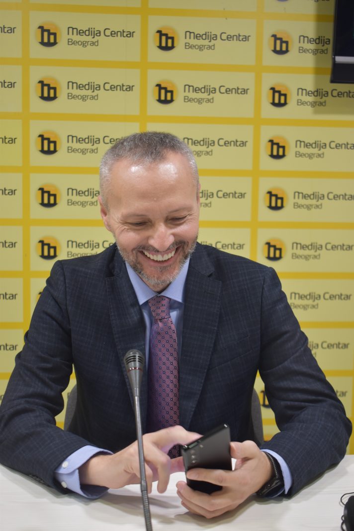 Olenik: Nećemo glasati za vladu zato što se u ekspozeu ne pominje Vojvodina i zbog neuvođenja sankcija Rusiji