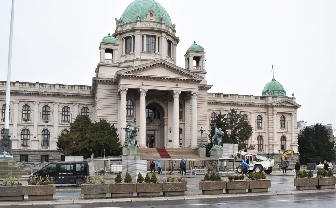 U Šapcu protest , u Beogradu bina za muzikaše