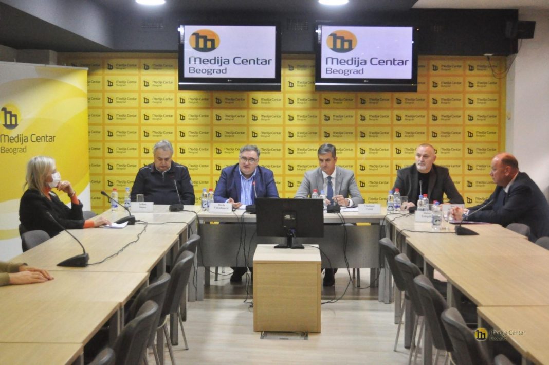 Vukadinović: Promene Ustava – opipavanje terena za nešto što sledi