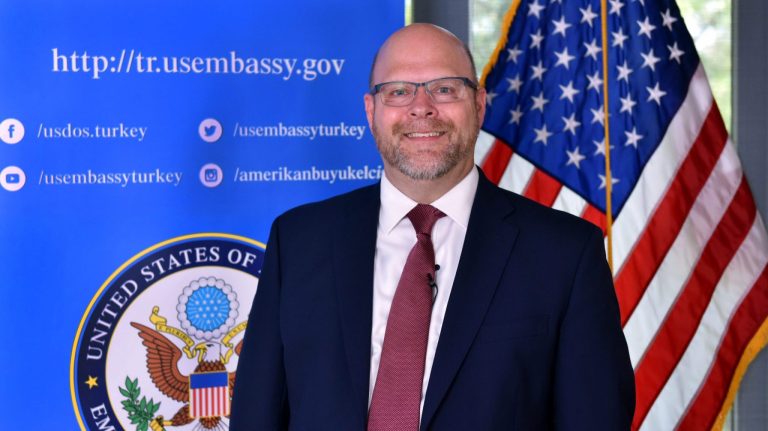 Ambasador SAD na Kosovu: Jedva čekamo Eskobara