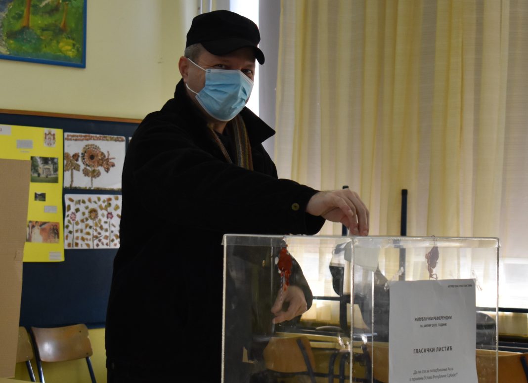 Počelo izjašnjavanje na referendumu