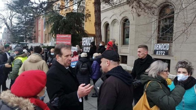 Protest ispred Ambasade Srbije u Sarajevu
