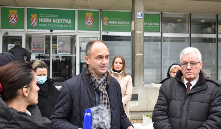 Umesto “na ruke” GDF poziv za sednicu Gradske skupštine Šapiću ostavio na pisarnici