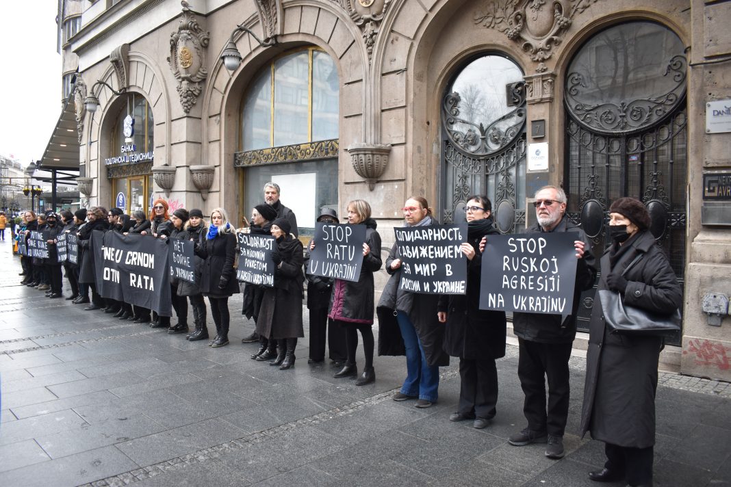 Žene u crnom protiv rata