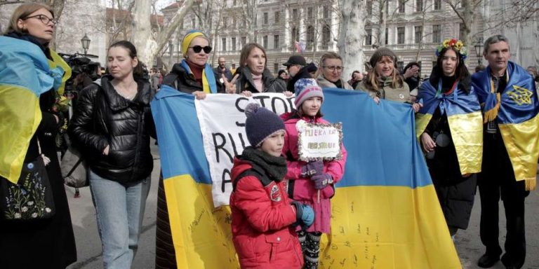 Više stotina Zagrepčana podržalo Ukrajinu