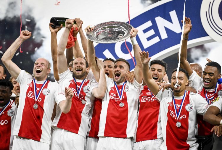 Ajaks prvak Holandije, Tadić podigao trofej