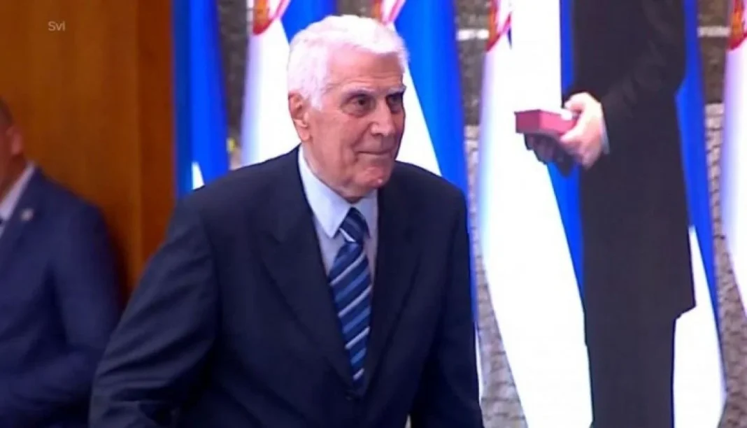 Vučić odlikovao jednog od tvoraca zloglasnog Memoranduma SANU!