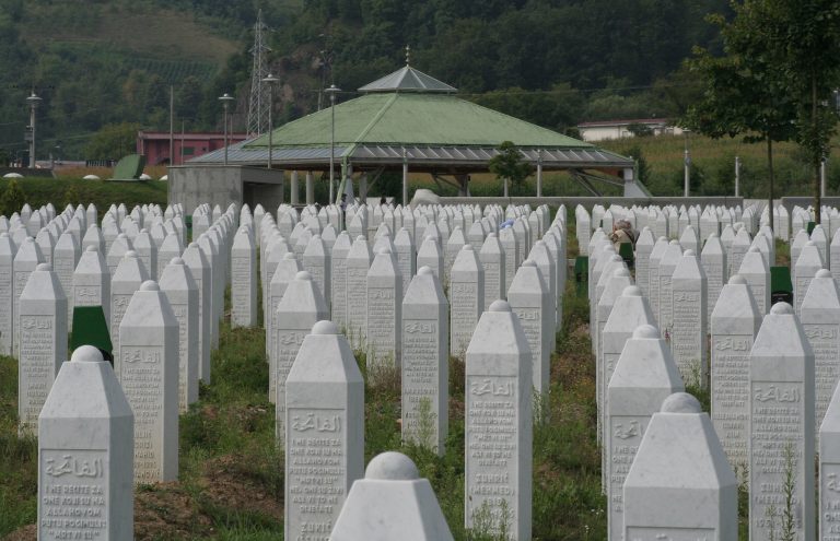 Srbija – dvadesetsedam godina posle genocida u Srebrenici