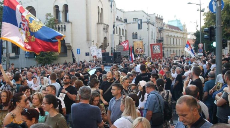 U Beogradu održana litija protiv Evroprajda