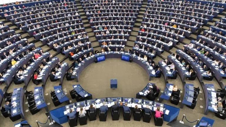 Evropski parlament: Donacije i novac Srbiji samo ako uvede sankcije Rusiji
