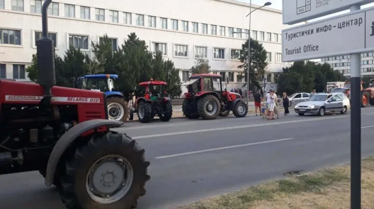 Poljoprivrednici koji protestuju ispred Banovine pozvani na pregovore u Vladu Srbije