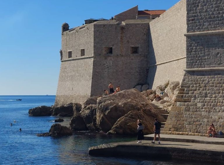 Dubrovnik: Kupači podno gradskih mira