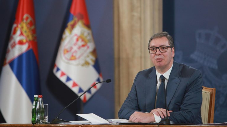 Vučić vruće kestenje prebacuje u ruke poslanika i naroda