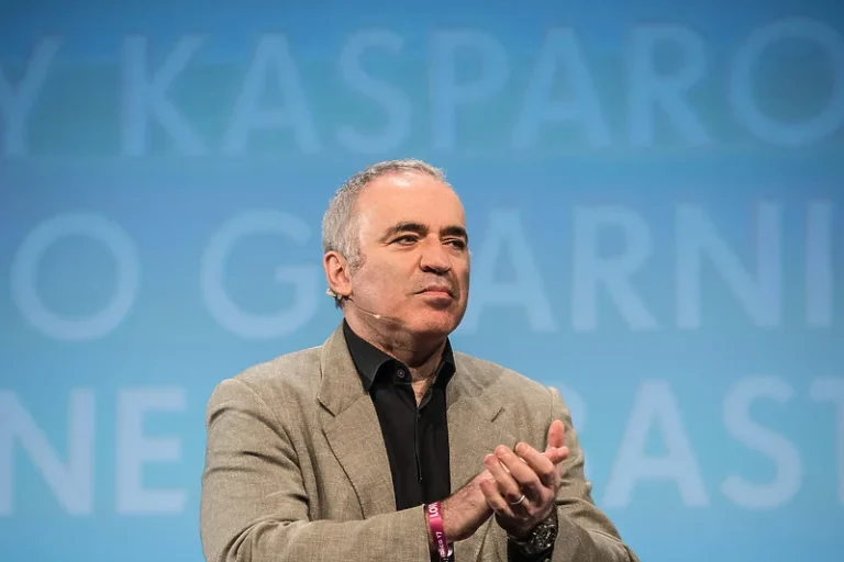 Gari Kasparov: Putin je kao igrač pokera sa “slabom rukom”, stalno blefira