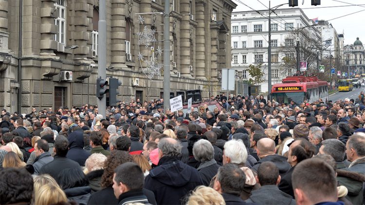 Advokat protestvovali ispred Vlade Srbije