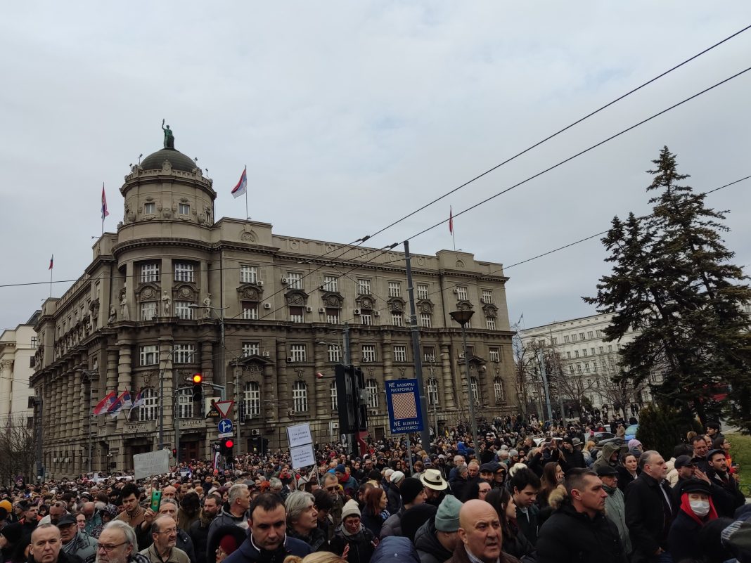 Protest ispred Vlade Srbije: Ne damo naše Laure!