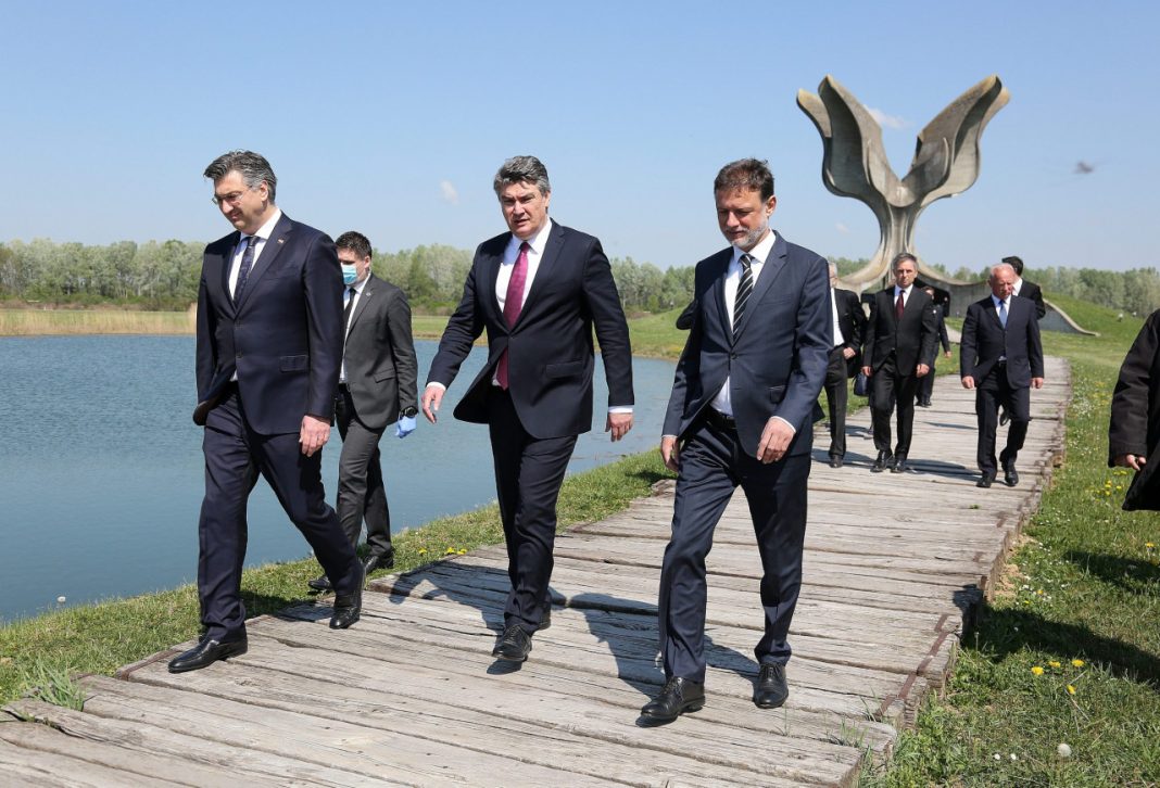 Andrej Plenković: U Jasenovcu se iskazuje pijetet i poštovanje za žrtve ustaškog logora