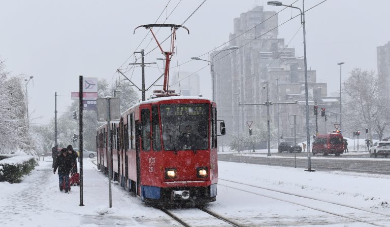 Sutra u Srbiji oblačno sa snegom