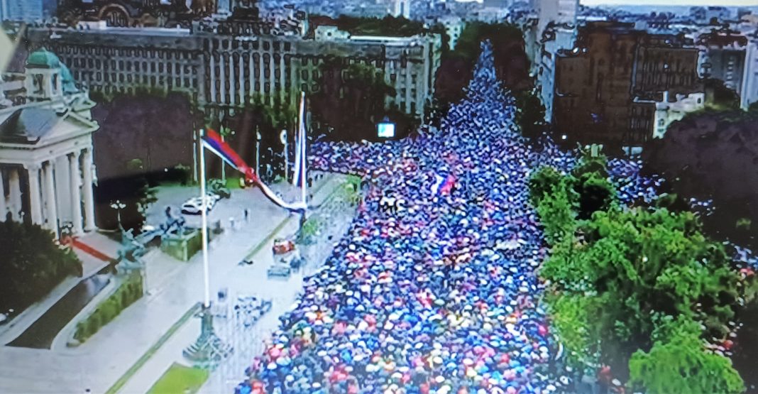 Protest Srbija protiv nasilja: Prsten oko RTS