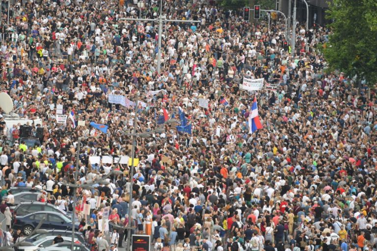 OSMI PROTEST SRBIJA PROTIV NASILJA Studenti: Računajte na nas