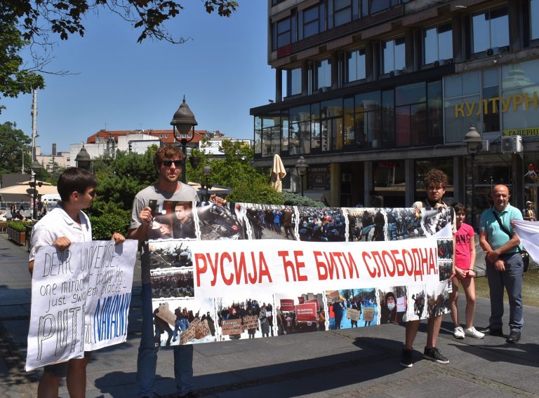 Pristalice Alekseja Navaljnog demonstrirale povodom njegovog 47. rođendana