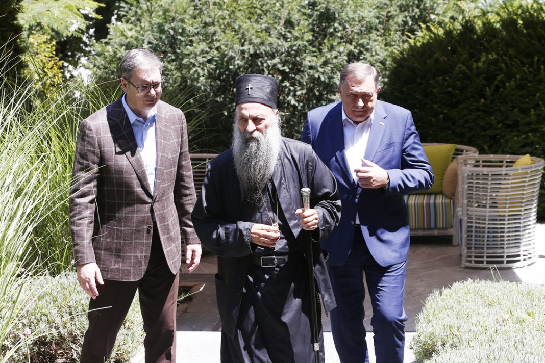 Vučić sa vrhom SPC i Dodikom: Rezolucija o Srebrenici ključno pitanje za opstanak Srba