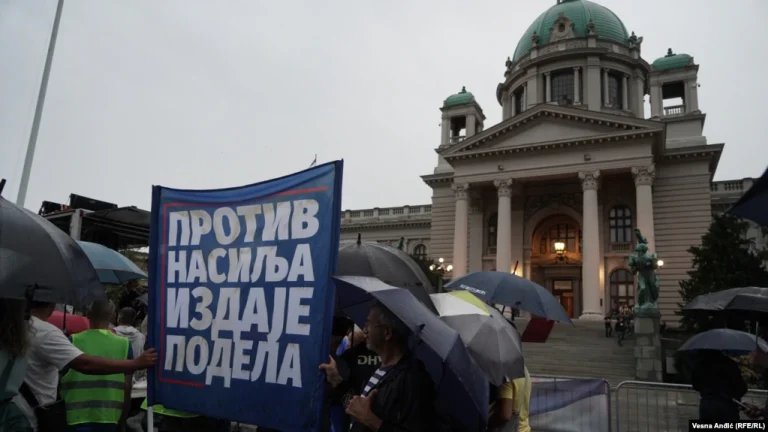 Protest Srbija protiv nasilja: I po jakoj kiši blokirana Gazela