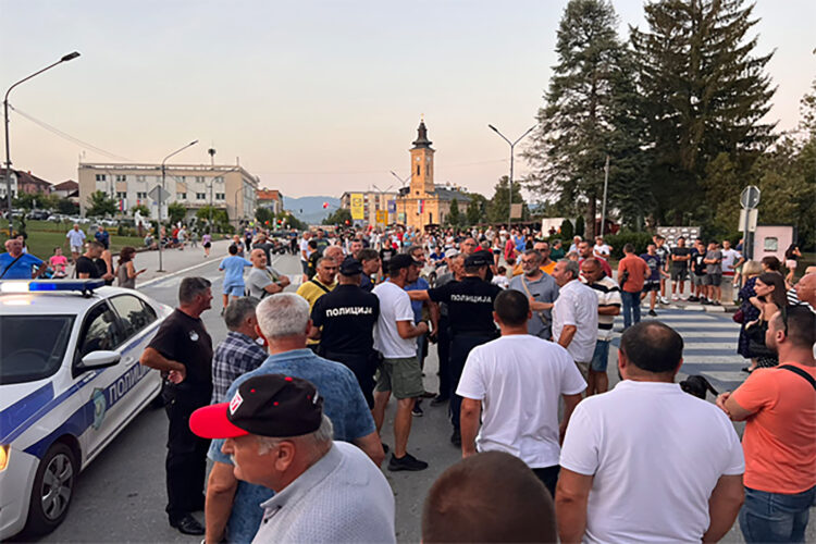 Jednomesečni pritvor vozaču koji je naleteo na dete tokom protesta u Gornjem Milanovcu