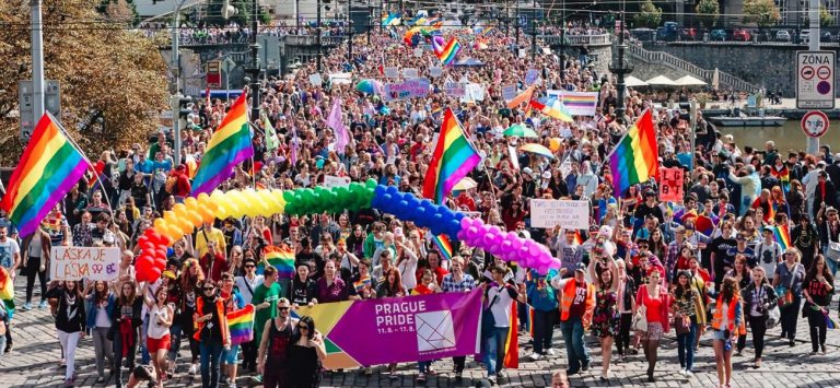 U Pragu na LGBT ‘Paradi ponosa’ nekoliko desetina hiljada građana