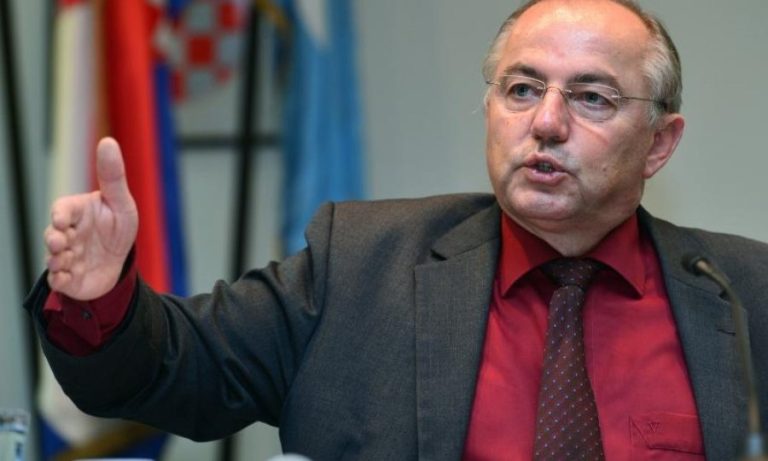 Poslanik Bundestaga: Neukusno što je u Srbiji proglašen Dan žalosti