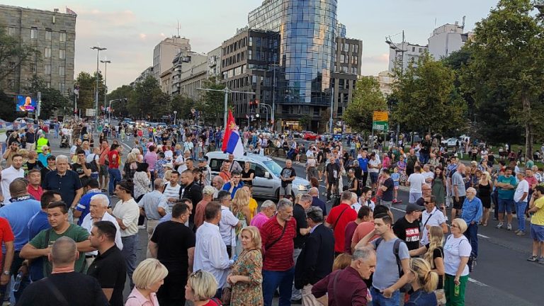 Završen 20. protest ispred RTS-a: Srbija nije gluva soba