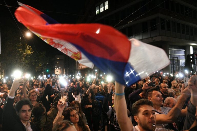 Milivojević ispred RTS: Plaćamo vas da objavljujete istinu, a ne Vučićeve laži