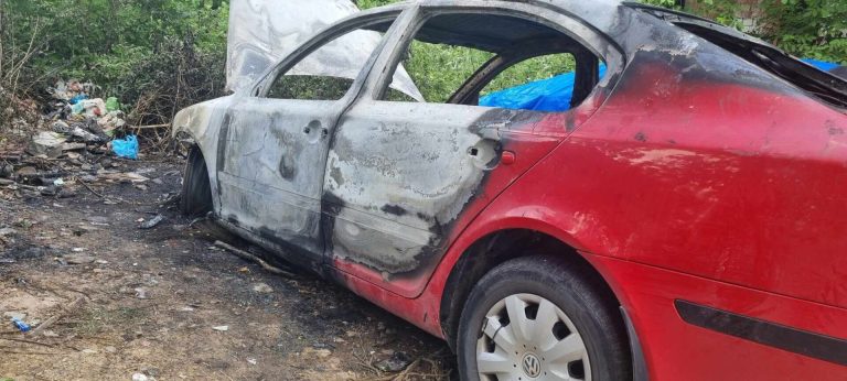 U Severnoj Mitrovici noćas izgorela dva automobila