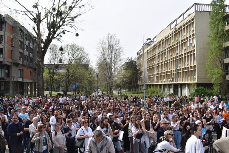 Zaposleni na novosadskom Filozofskom fakultetu najoštrije osuđuju represiju kojoj su izloženi njihovi studenti