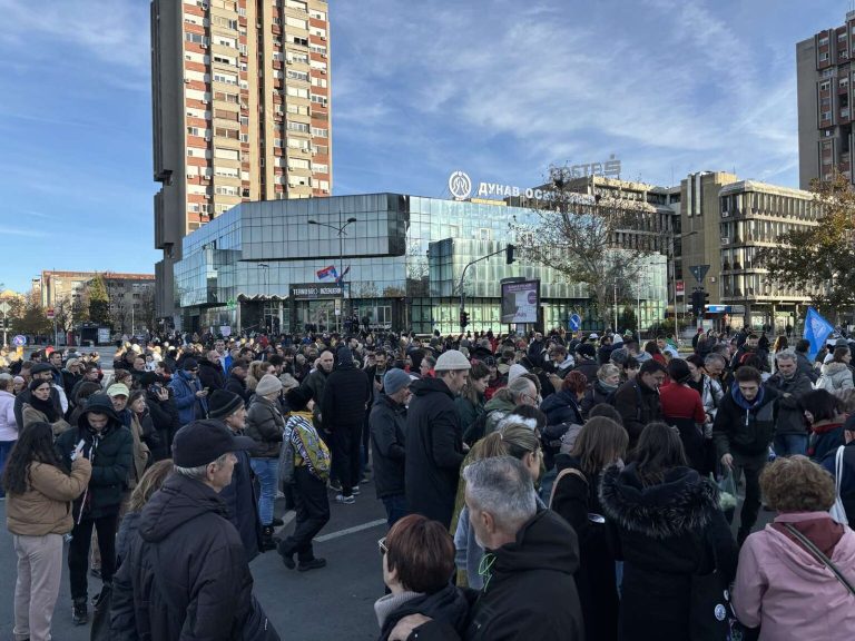 Protest u Novom Sadu završen skandiranjem: Ubice, ubice!