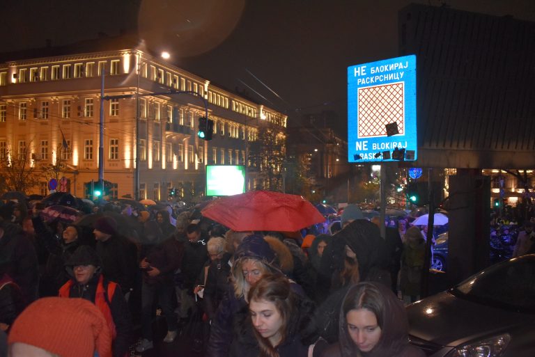 Protest opozicije: Među četiri zahteva i ostavka premijera