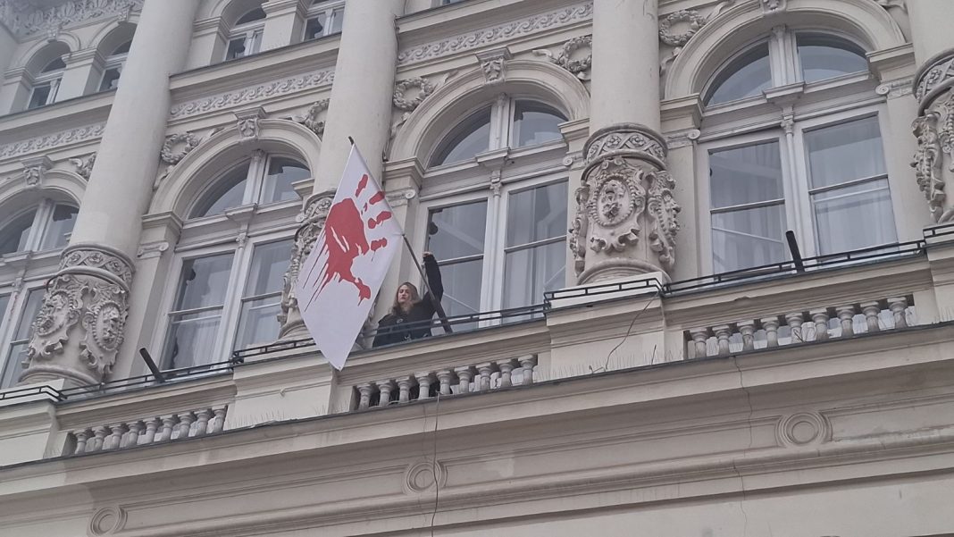 Odbornici i poslanici blokirali Gradsku kuću u Novom Sadu