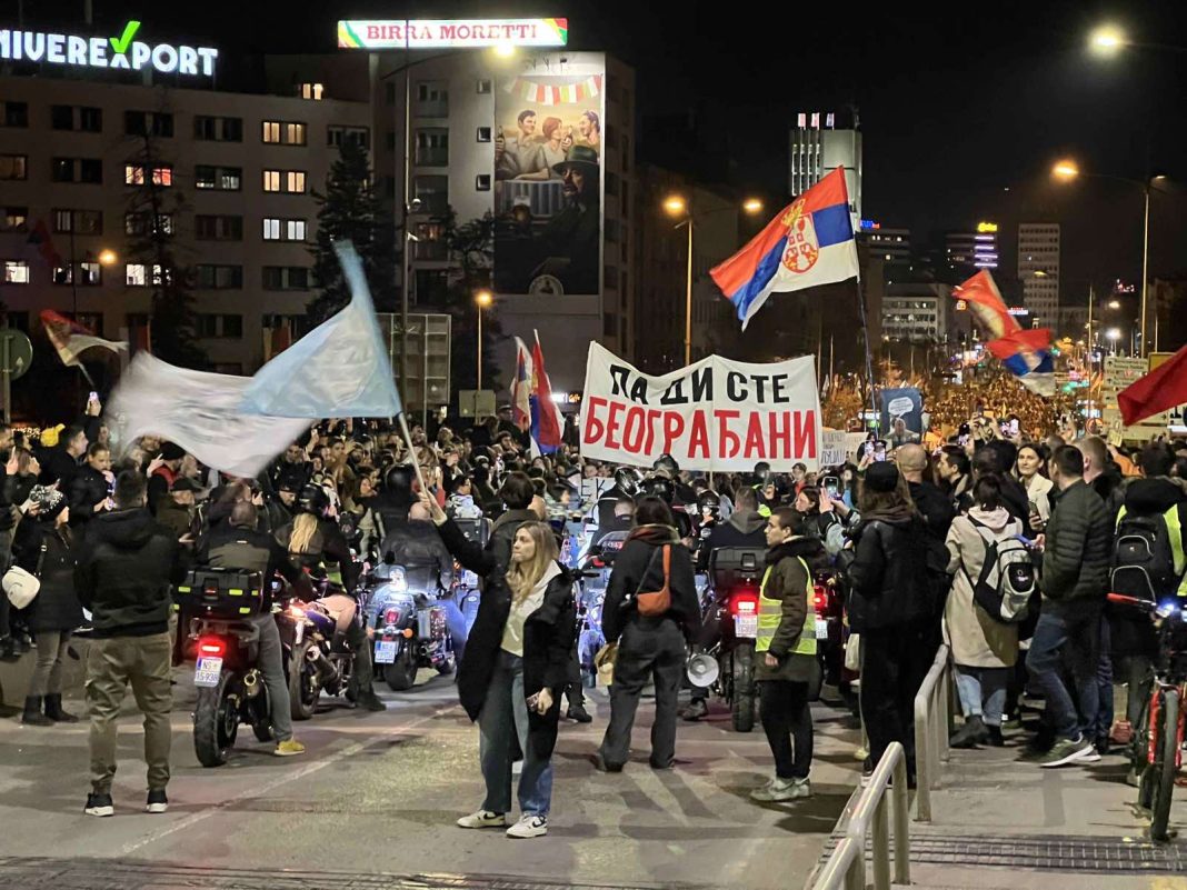 Novi Sad i Beograd – ujedinjeni na crvenom tepihu: Stigli Beograđani!