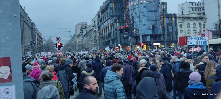 Počeo protest ispred Ustavnog suda u Beogradu