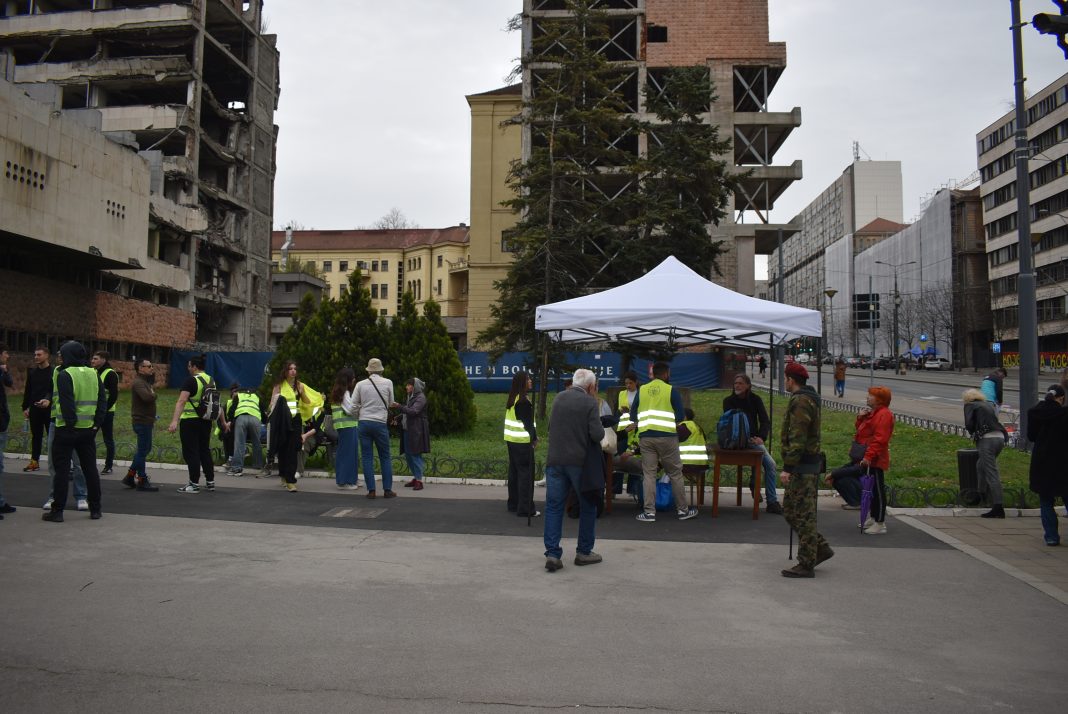 Hiljade građana na protestu ispred Generalštaba Foto: portalforum.rs
