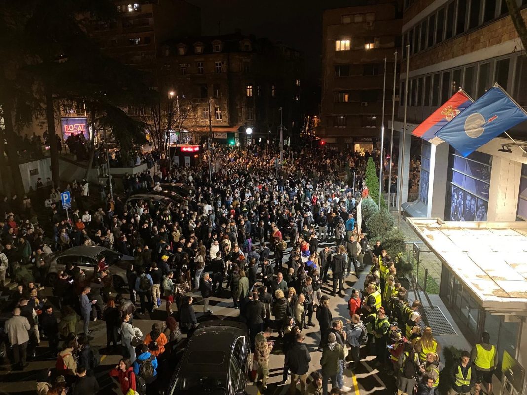 Pripadnici Žandarmerije ispred RTS