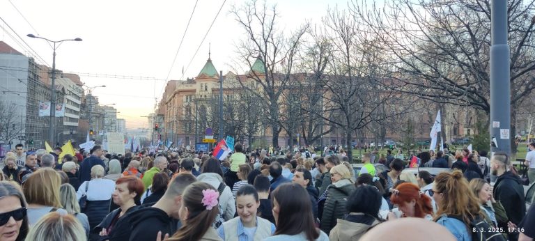 Radnici i studenti iz četiri pravca dolaze na Trg republike