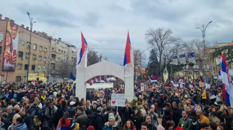 Hiljade ljudi na ulicama Niša