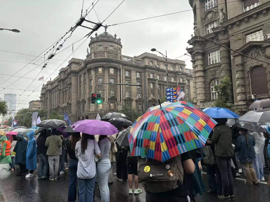 AP: Uprkos jakoj kiši protest zbog represije nad univerzitetima
